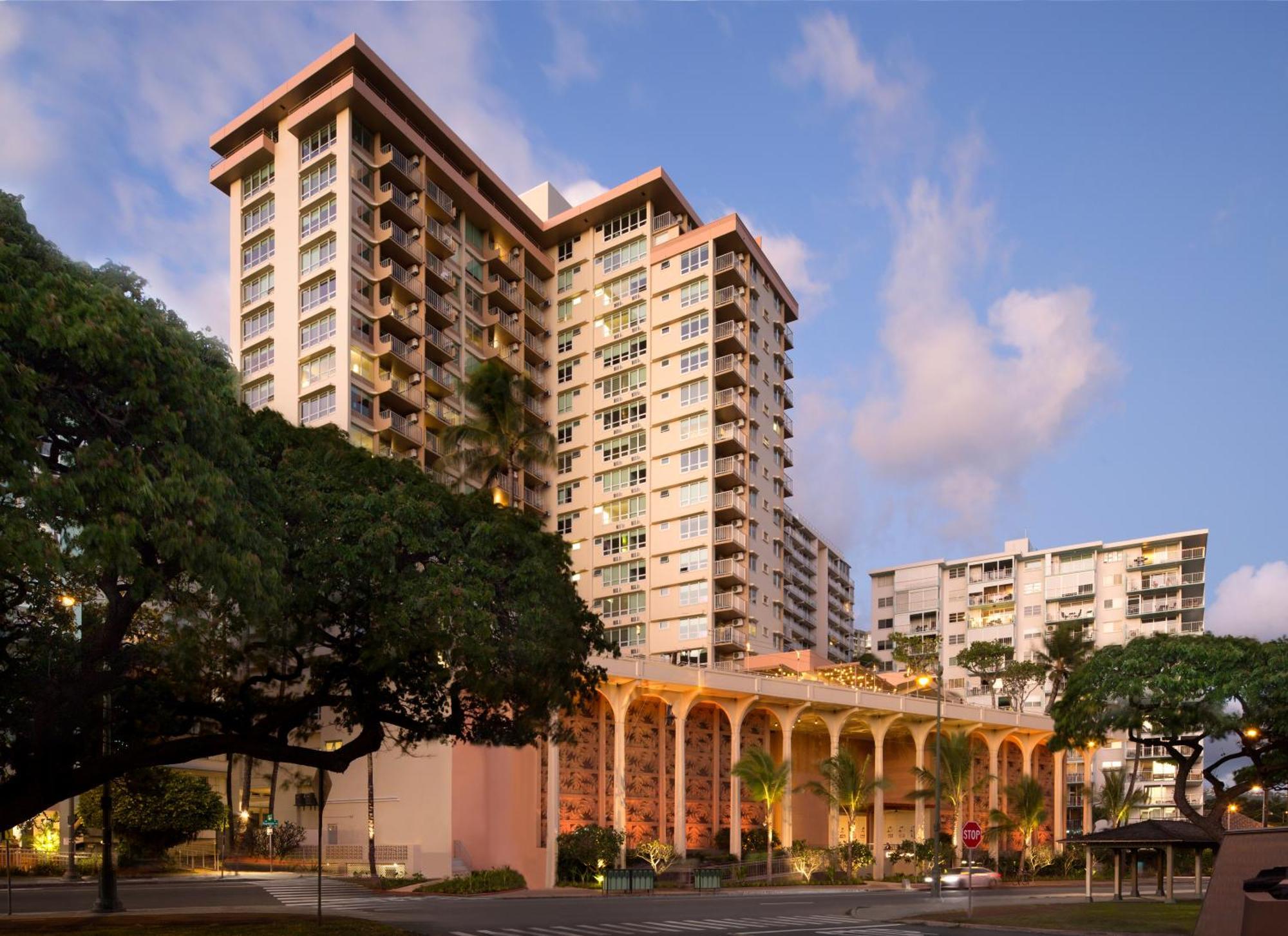 Verblijven in Waikiki: 3 Vier-Sterren Hotels Vergeleken